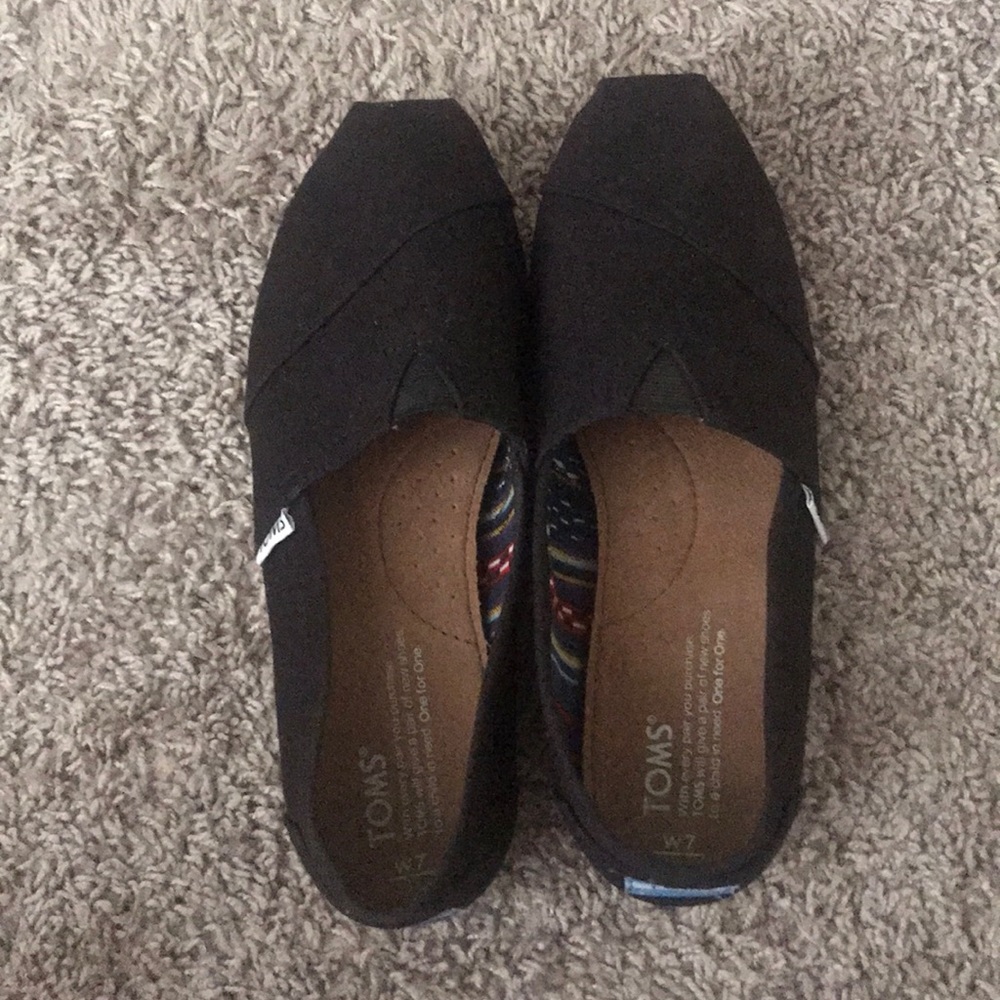 NEW Black Toms